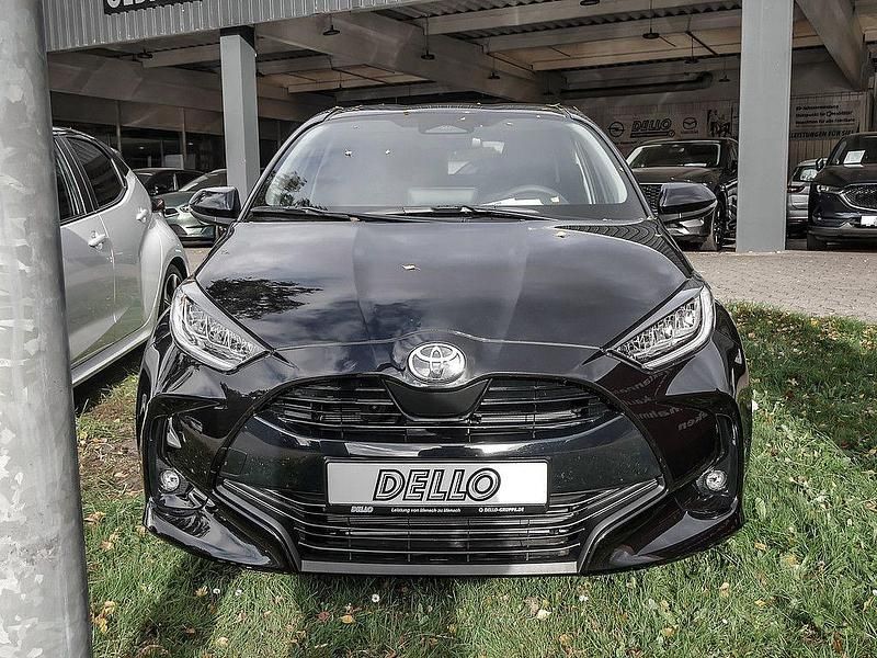 Neu Toyota Yaris Hybrid 116 PS (85 kW) 2025 Schwarz Limousine