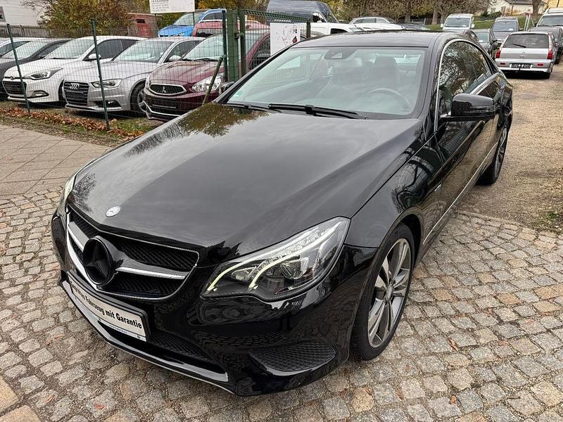 Schwarz Gebraucht 2015 Mercedes E200 Coupé | 18.999 € (Fairer Preis) - Bild 1/4