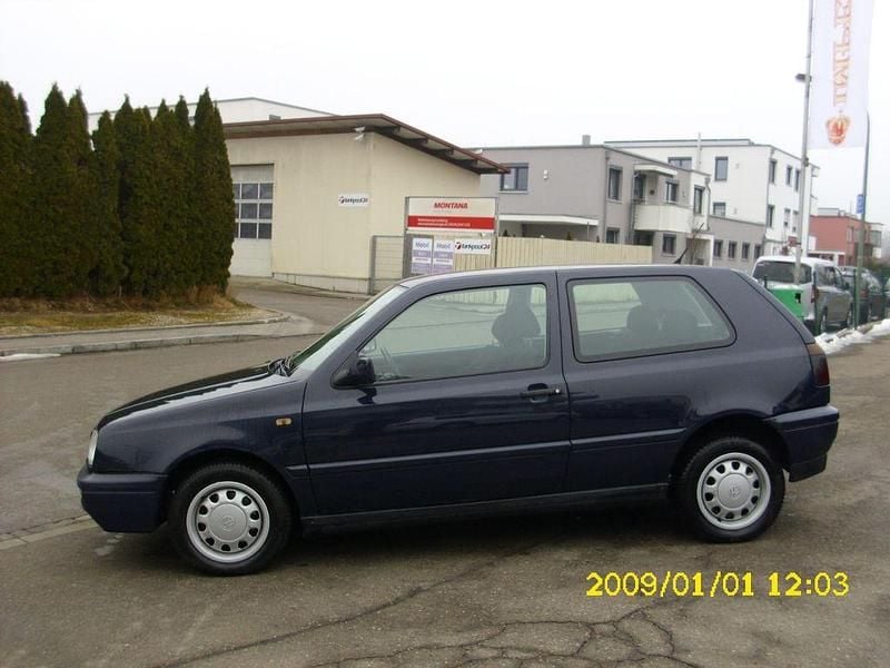 Blau Gebraucht 1997 VW Golf Limousine | 2.499 € (Fairer Preis) - Bild 1/4