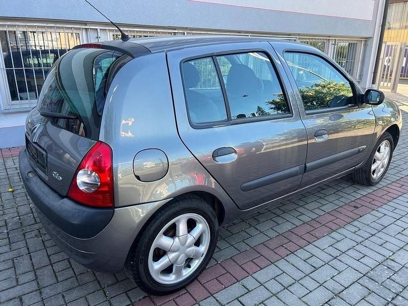 Second-hand Renault Clio II Expression 75 CP (55 kW) 2003 Gri Berlinǎ