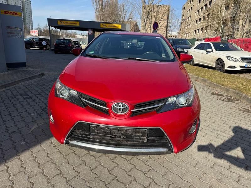 Gebraucht Toyota Auris Life+ 99 PS (72 kW) 2014 Rot Limousine