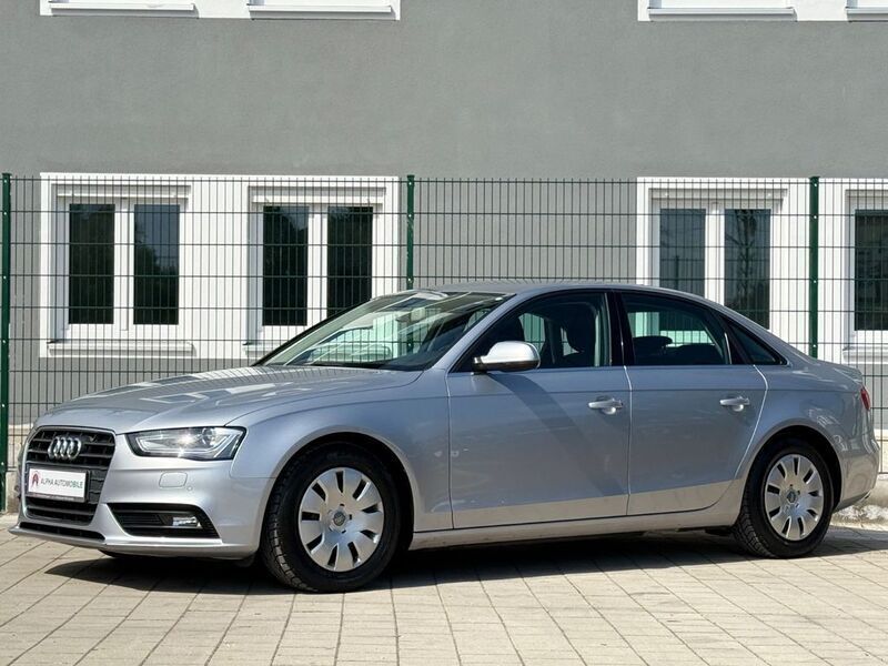 Silber Gebraucht 2015 Audi A4 Ambition Limousine | 10.490 € - Bild 1/4