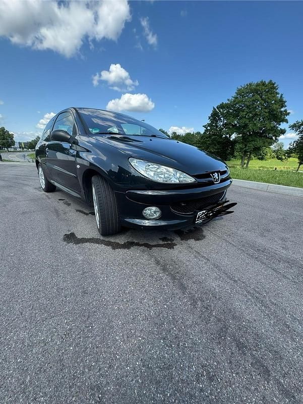 Schwarz Gebraucht 2004 Peugeot 206 Kleinwagen | 2.000 € (Etwas zu teuer) - Bild 1/4