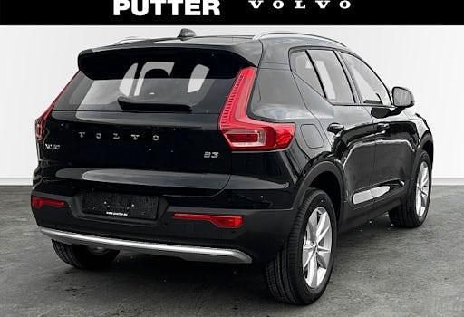 Neu Volvo XC40 Core 163 PS (119 kW) 2025 Schwarz SUV