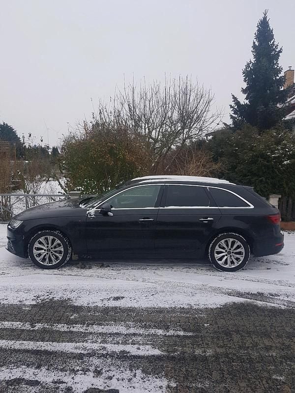 Schwarz Gebraucht 2019 Audi A4 Kombi | 19.900 € (Fairer Preis) - Bild 1/4
