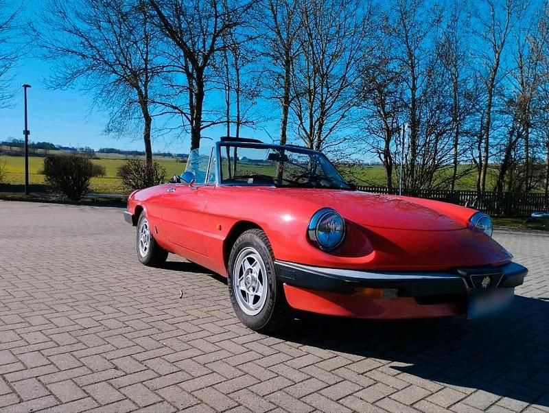 Gebraucht Alfa Romeo Spider 126 PS (92 kW) 1984 Rot Cabrio