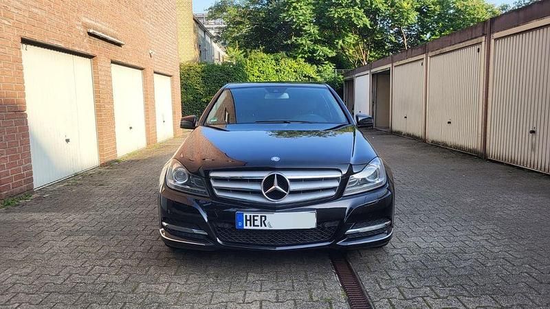Schwarz Gebraucht 2012 Mercedes C250 Limousine | 9.300 € (Guter Preis) - Bild 1/4