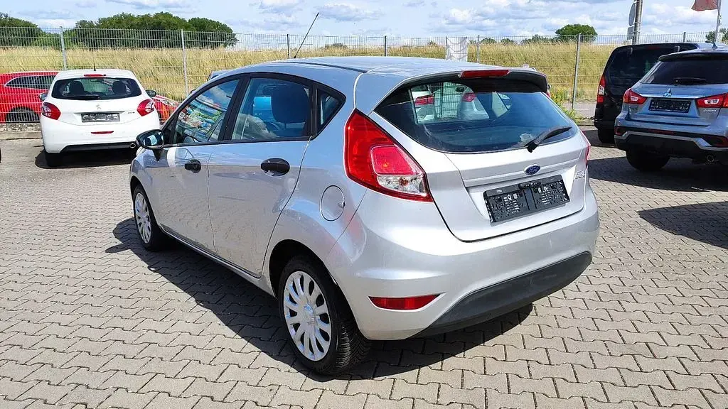 Gebraucht Ford Fiesta 105 PS (77 kW) 2016 Grau Kleinwagen