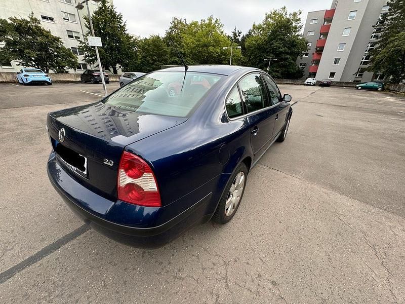 Gebraucht VW Passat 116 PS (85 kW) 2001 Blau Limousine