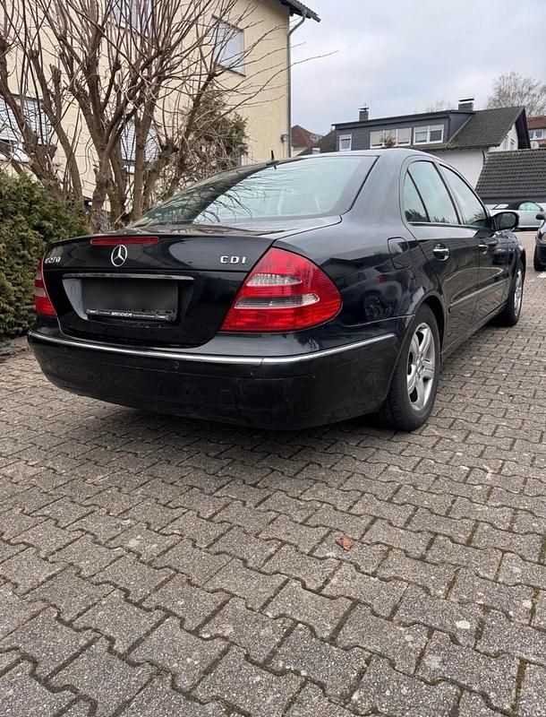 Schwarz Gebraucht 2003 Mercedes E270 Limousine | 2.500 € (Fairer Preis) - Bild 1/4