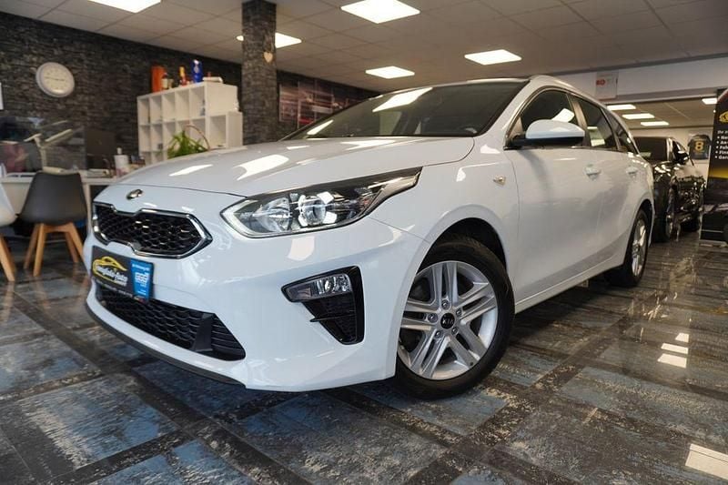Weiß Gebraucht 2020 Kia Ceed Sportswagon Kombi | 15.950 € (Fairer Preis) - Bild 1/4
