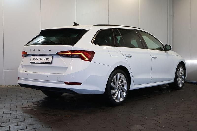 Gebraucht Skoda Octavia Ambition 150 PS (110 kW) 2022 Weiß Limousine