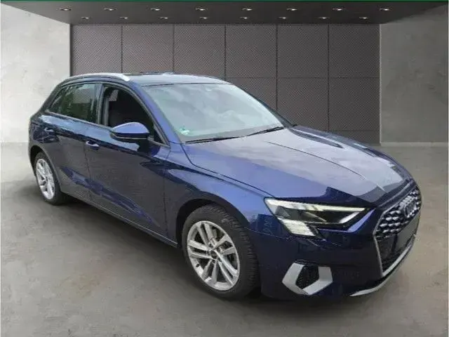 Gebraucht Audi A3 Advanced Plus 204 PS (150 kW) 2022 Navarrablau metallic Limousine