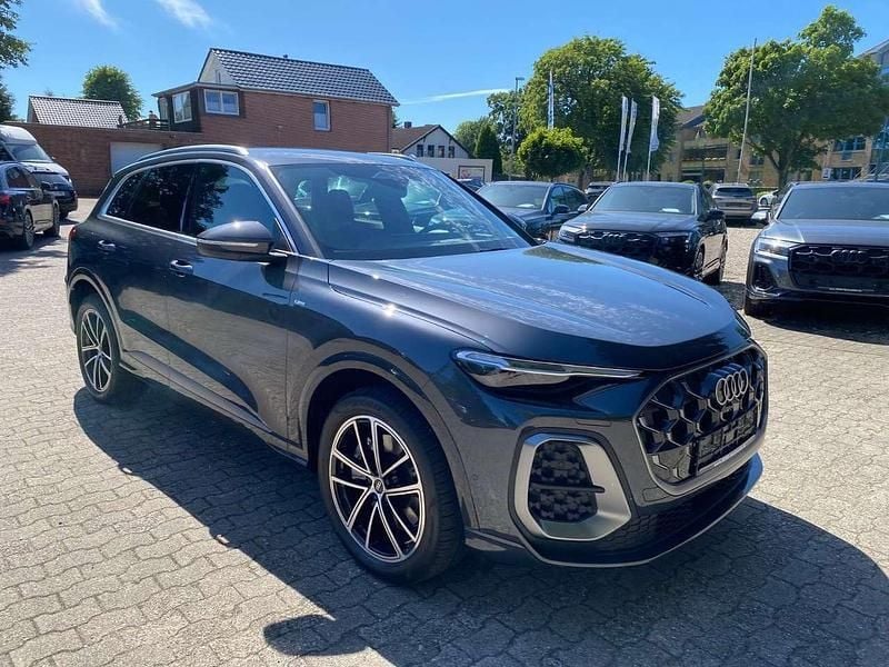 Grau Neu 2025 Audi Q5 Sport SUV | 64.980 € (Fairer Preis) - Bild 1/4