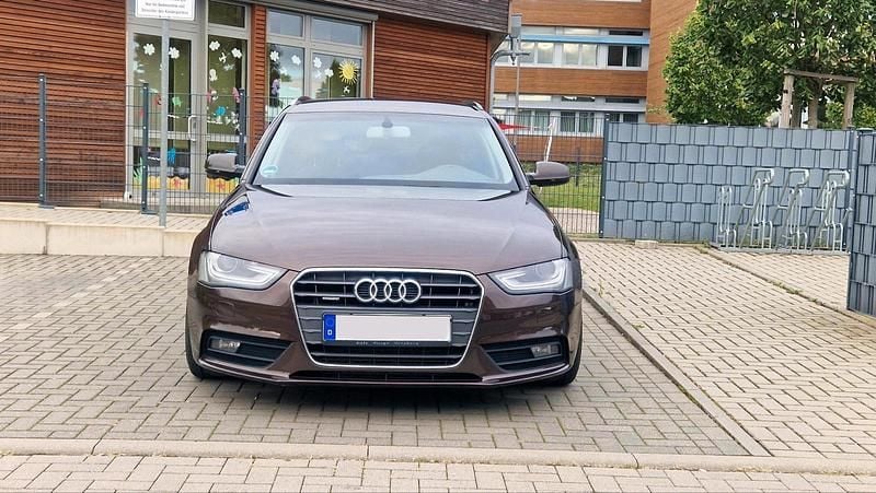 Braun Gebraucht 2012 Audi A4 Kombi | 8.000 € (Fairer Preis) - Bild 1/4