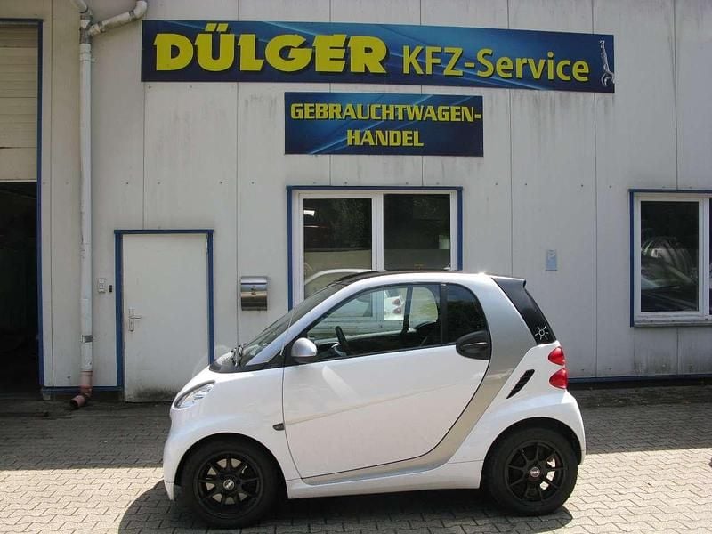 Weiß Gebraucht 2010 Smart ForTwo Coupé Kleinwagen | 3.700 € (Guter Preis) - Bild 1/4