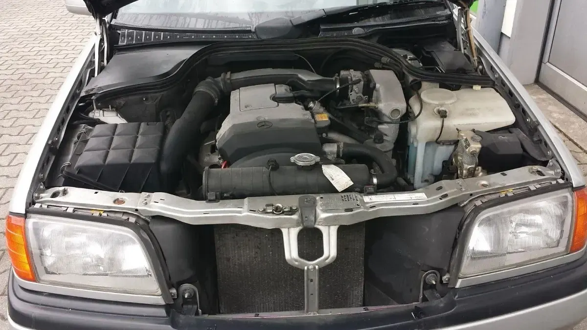 Gebraucht Mercedes C180 122 PS (89 kW) 1994 Silber Limousine