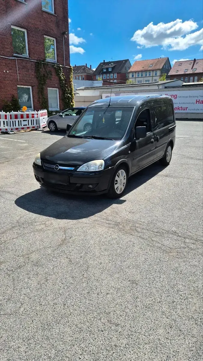 Używany Opel Combo 100 KM (73 kW) 2005 Czarny Minivan