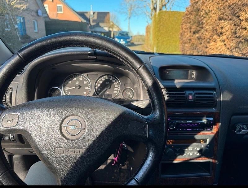 Gebraucht Opel Astra 101 PS (74 kW) 2003 Silber Coupé