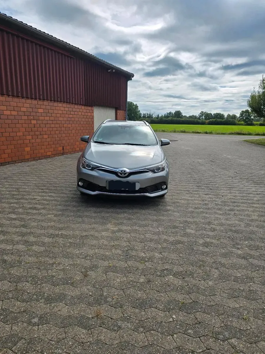 Gebraucht Toyota Auris 116 PS (85 kW) 2017 Grau Kombi