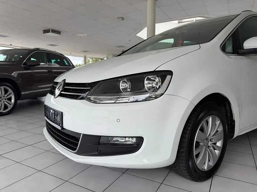 Gebraucht VW Sharan Comfortline 150 PS (110 kW) 2019 Weiß Van / Kleinbus
