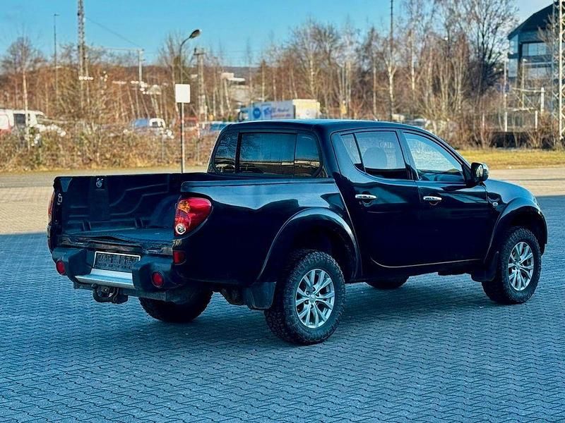 Gebraucht Mitsubishi L200 178 PS (130 kW) 2014 Schwarz Pickup