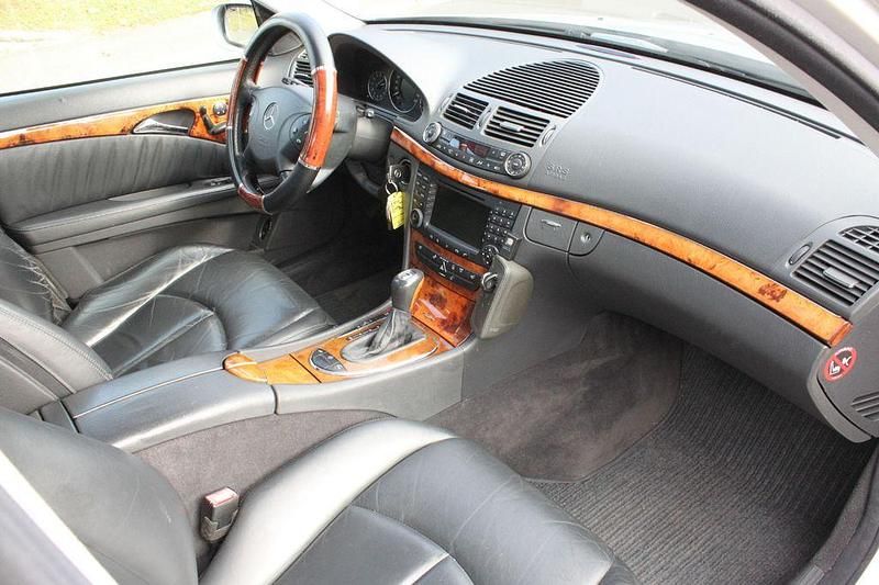 Gebraucht Mercedes E500 306 PS (225 kW) 2004 Silber Limousine