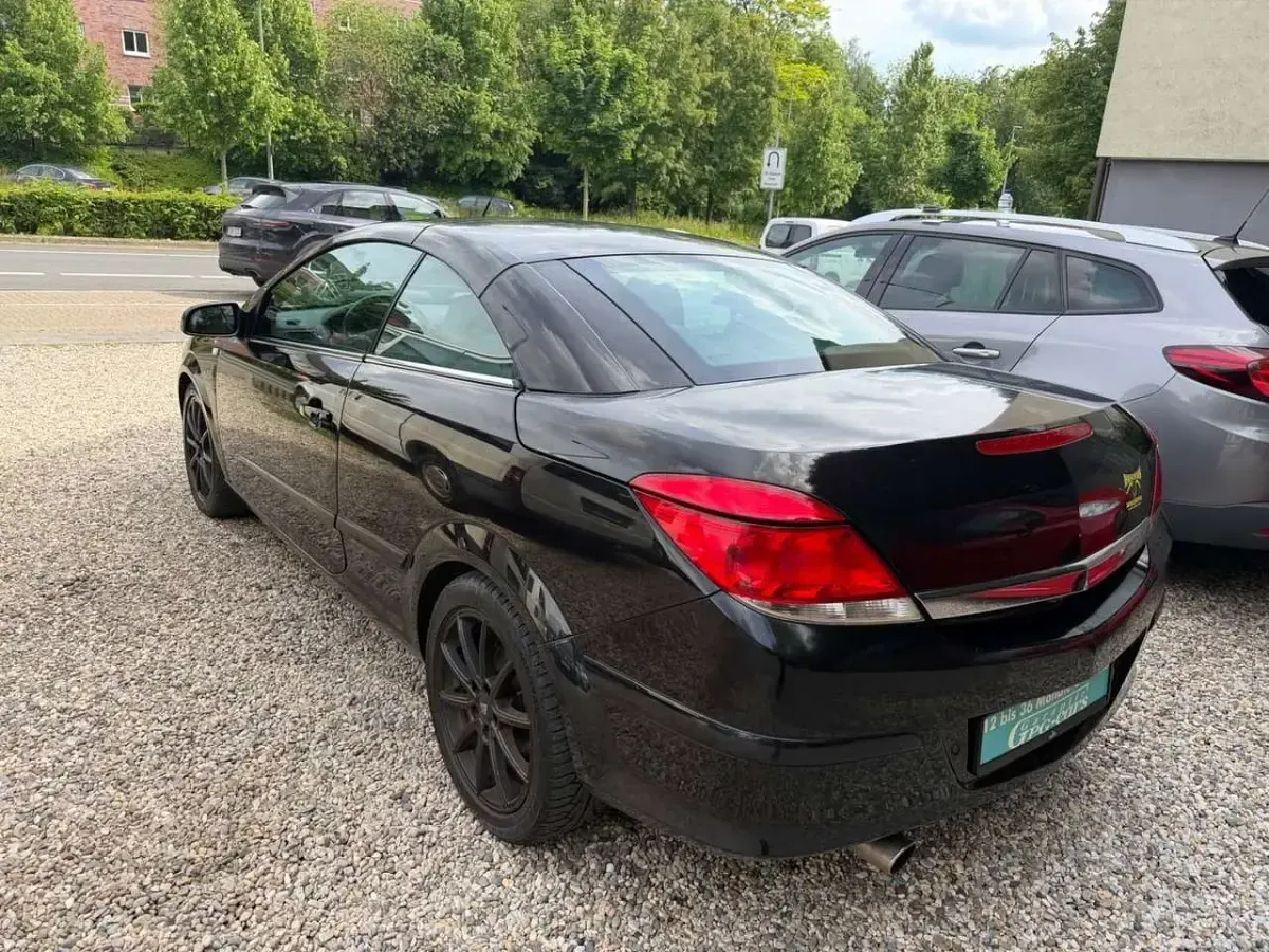 Gebraucht Opel Astra Cabriolet Cosmo 140 PS (102 kW) 2007 Saphirschwarz mi2 Cabrio