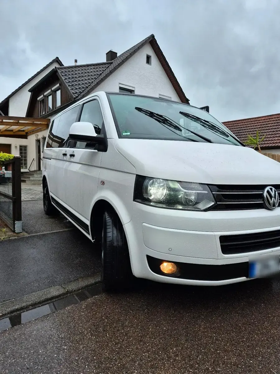 Gebraucht VW Multivan Edition 140 PS (102 kW) 2011 Weiß Van / Kleinbus