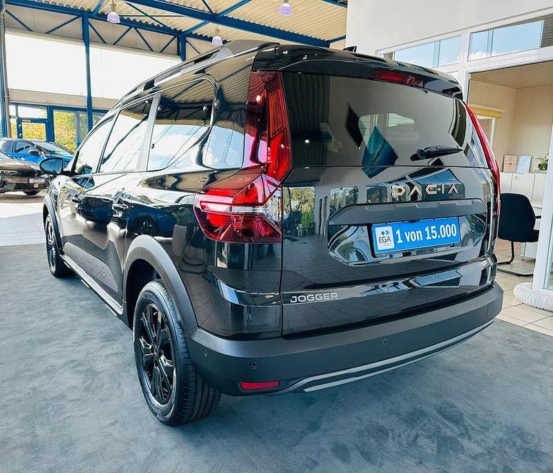 Neu Dacia Jogger Extreme 110 PS (80 kW) 2025 Perlmuttschwarz Van / Kleinbus