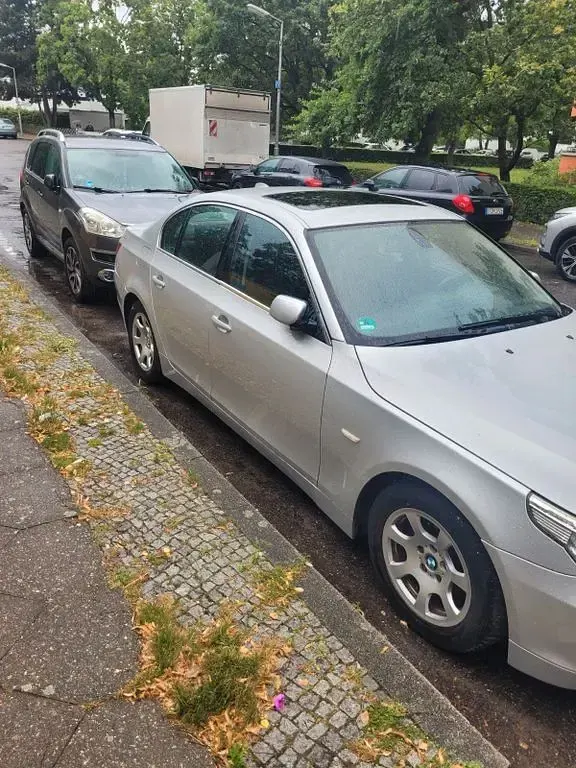 Gebraucht BMW 523 177 PS (130 kW) 2005 Silber Limousine