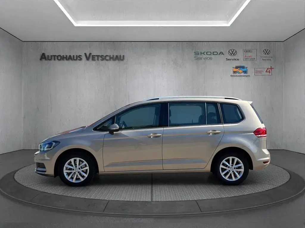 Gebraucht VW Touran Comfortline 150 PS (110 kW) 2019 Beige Van / Kleinbus