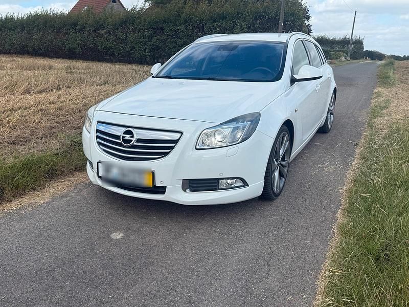 Weiß Gebraucht 2009 Opel Insignia OPC Kombi | 3.700 € (Superpreis) - Bild 1/4
