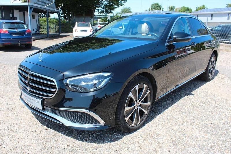 Schwarz/baltic black Gebraucht 2020 Mercedes E300 Exclusive Limousine | 28.995 € (Etwas zu teuer) - Bild 1/4