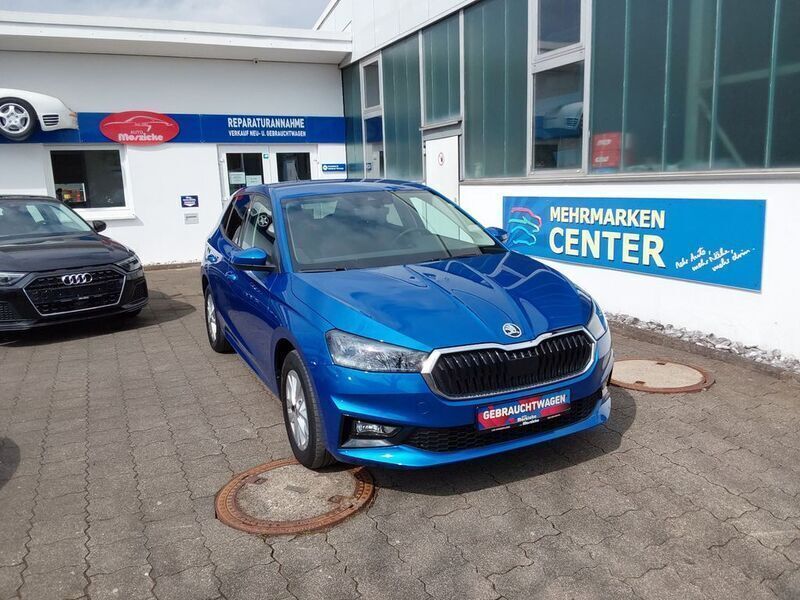 Blau Gebraucht 2022 Skoda Fabia Ambition Limousine | 15.500 € (Guter Preis) - Bild 1/4