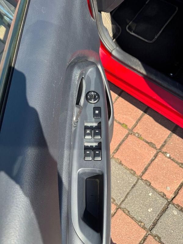 Gebraucht Kia Rio 86 PS (63 kW) 2013 Rot Kleinwagen