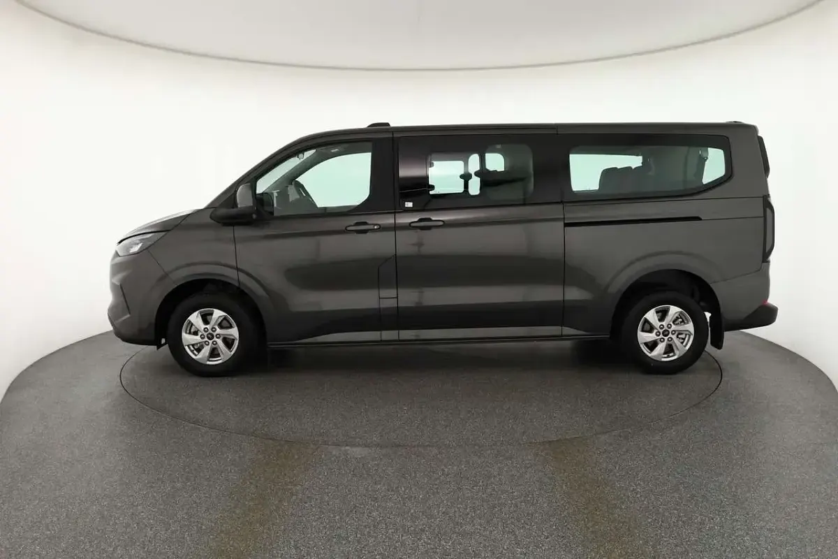 Neu Ford Tourneo 136 PS (100 kW) 2025 Magneticgraumet. Van / Kleinbus