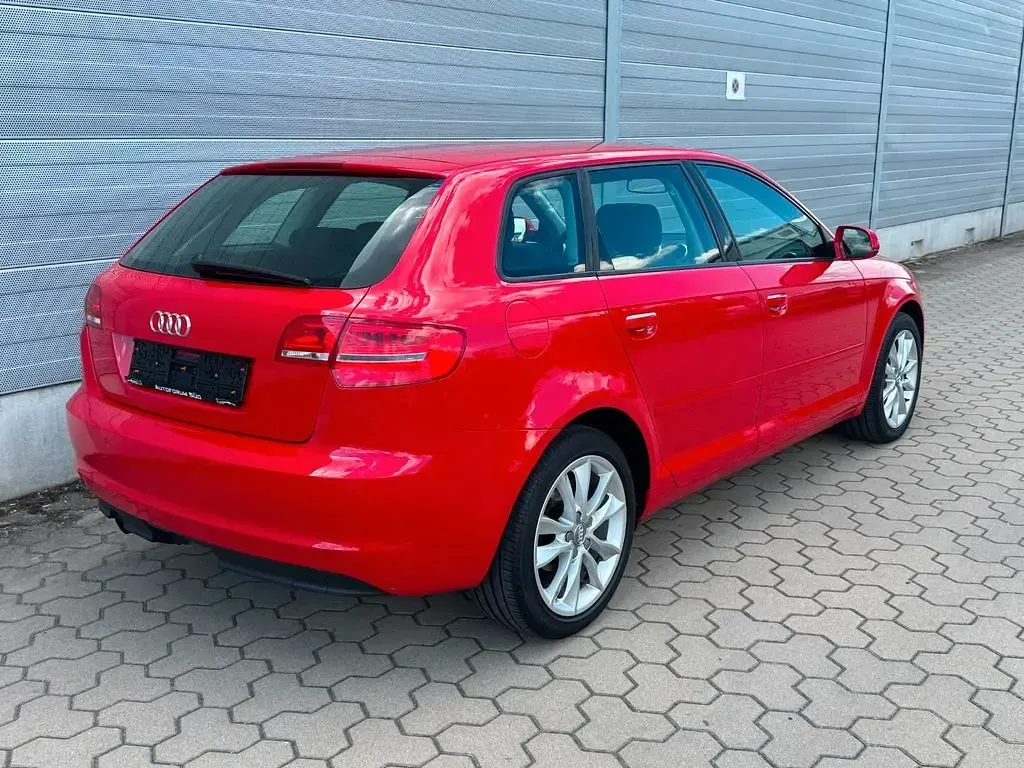 Gebraucht Audi A3 Sport 105 PS (77 kW) 2011 Rot Kleinwagen