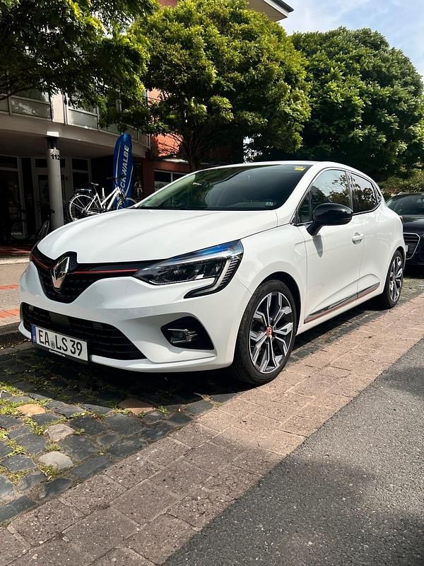 Weiß Gebraucht 2020 Renault Clio V Intens Limousine | 13.000 € (Fairer Preis) - Bild 1/4