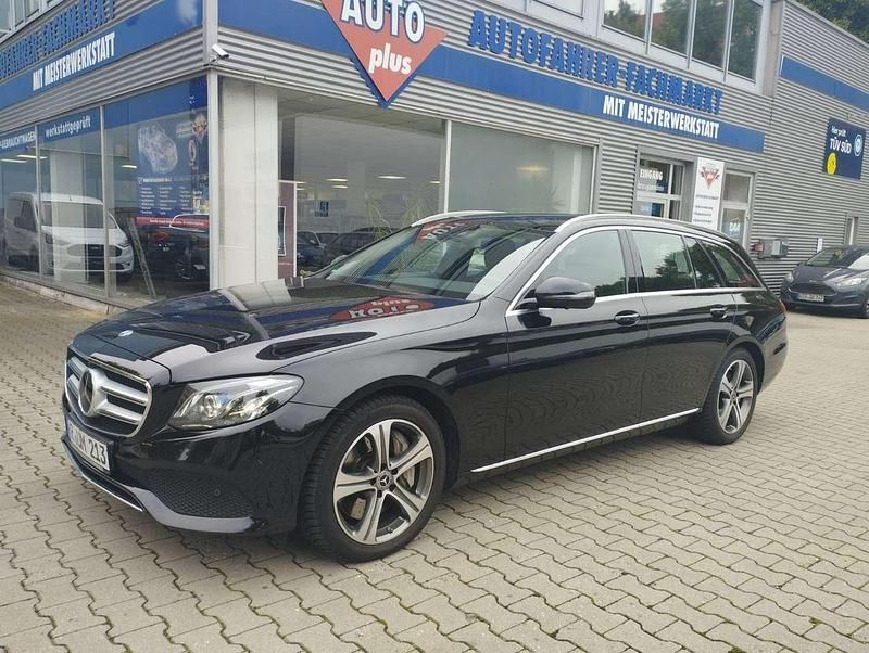 Obsidianschwarz Gebraucht 2018 Mercedes E400 Kombi | 36.290 € (Guter Preis) - Bild 1/4