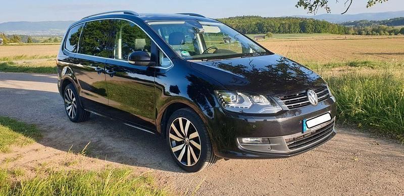 Schwarz Gebraucht 2018 VW Sharan Highline Van / Kleinbus | 24.600 € (Fairer Preis) - Bild 1/4