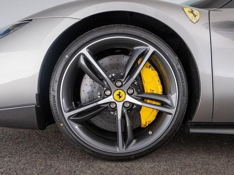 Gebraucht Ferrari 296 829 PS (609 kW) 2024 Silber Coupé