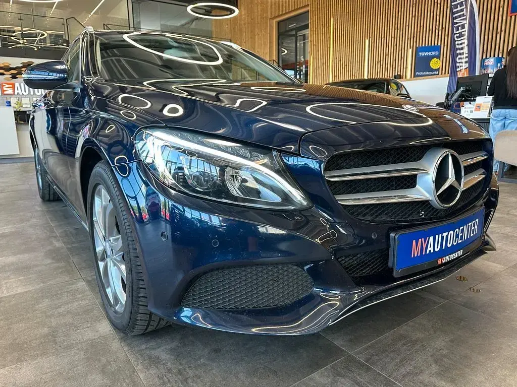 Gebraucht Mercedes C180 Avantgarde 116 PS (85 kW) 2016 Blau Limousine