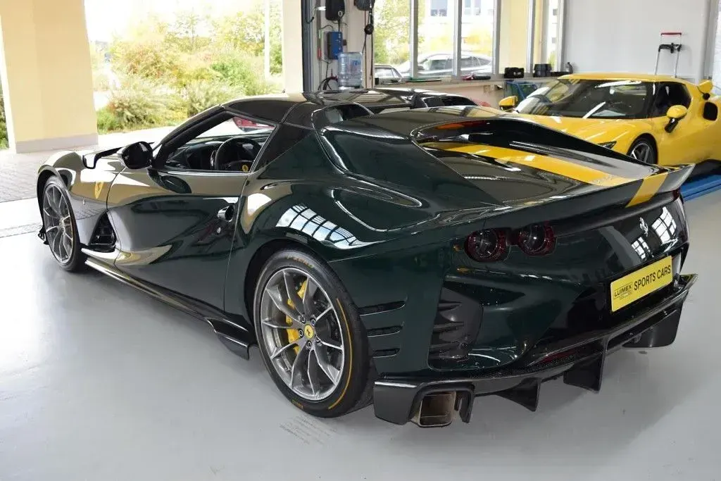 Gebraucht Ferrari 812 825 PS (606 kW) 2024 Verde british racing Cabrio