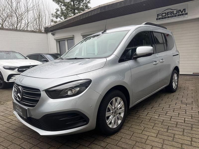 Gebraucht Mercedes T180 131 PS (96 kW) 2023 Silber Van / Kleinbus