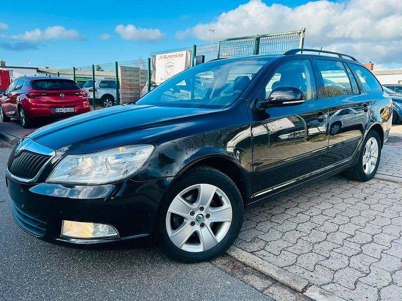 Gebraucht Skoda Octavia Elegance 140 PS (102 kW) 2012 Schwarz Kombi