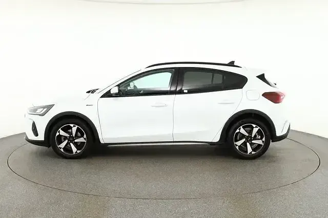 Second-hand Ford Focus Active 125 CP (91 kW) 2023 Alb Berlinǎ