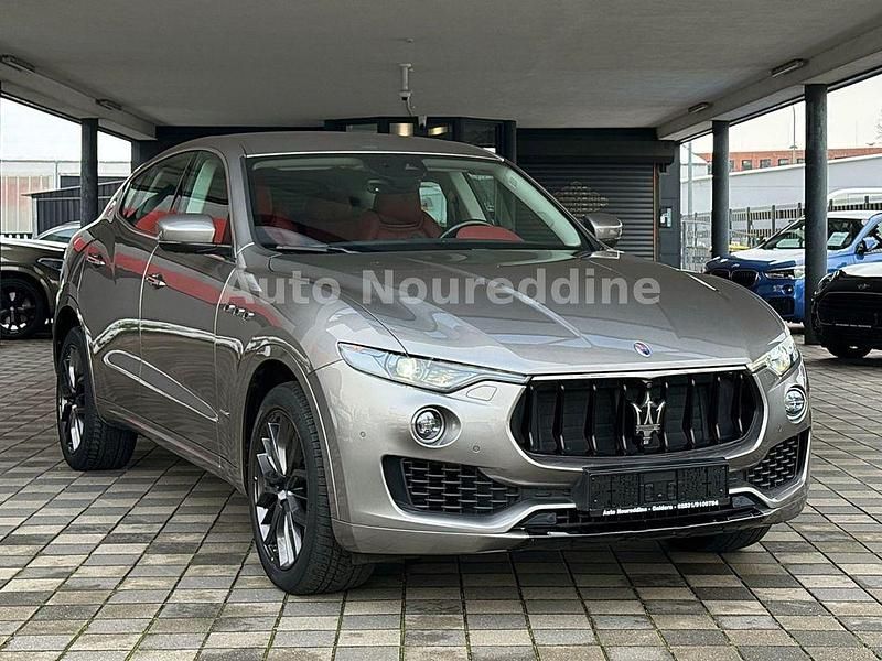 Grau Gebraucht 2018 Maserati Levante SUV | 32.999 € (Superpreis) - Bild 1/4