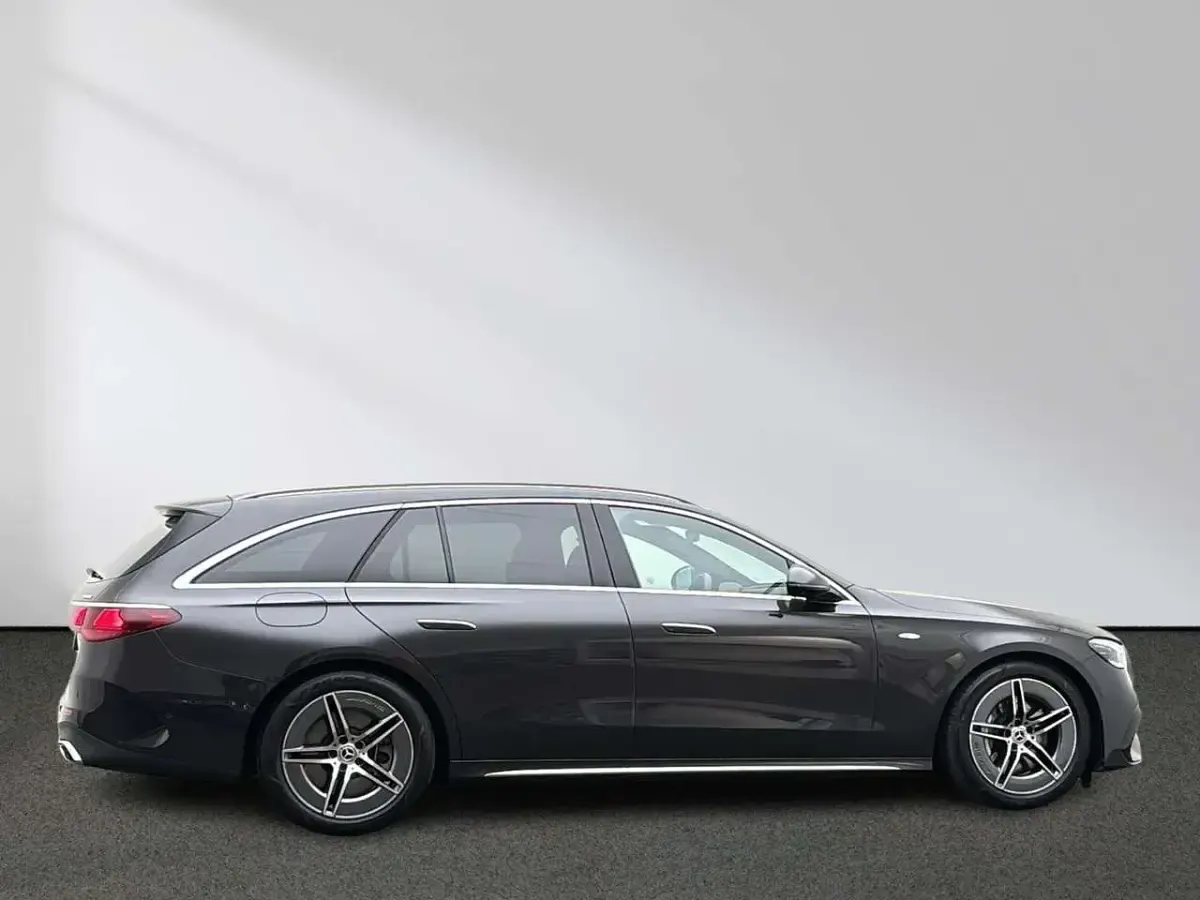 Usata Mercedes E300 AMG 197 CV (144 kW) 2025 Grigio Station wagon