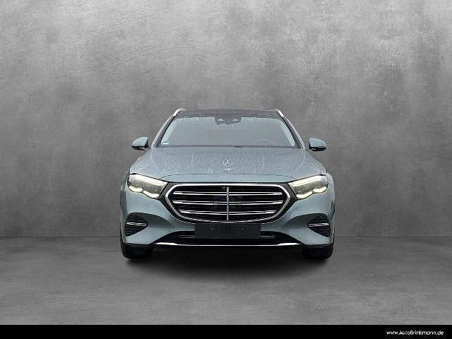 Verdesilber Gebraucht 2024 Mercedes E220 Exclusive Kombi | 59.870 € - Bild 1/4